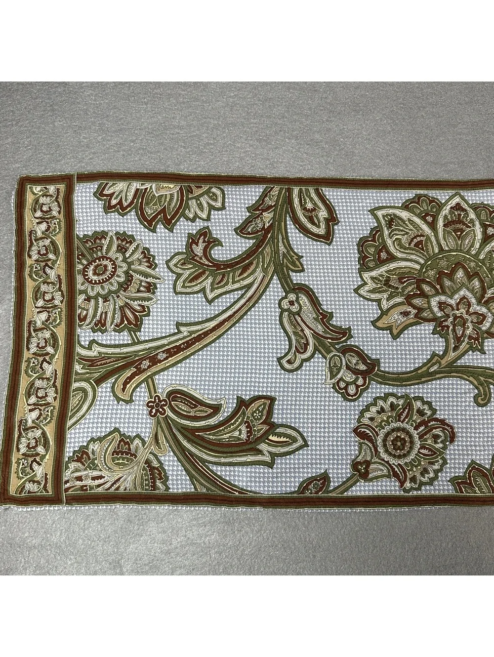 Vintage Elegant Floral Pattern Lightweight Scarf in Neutral Tones